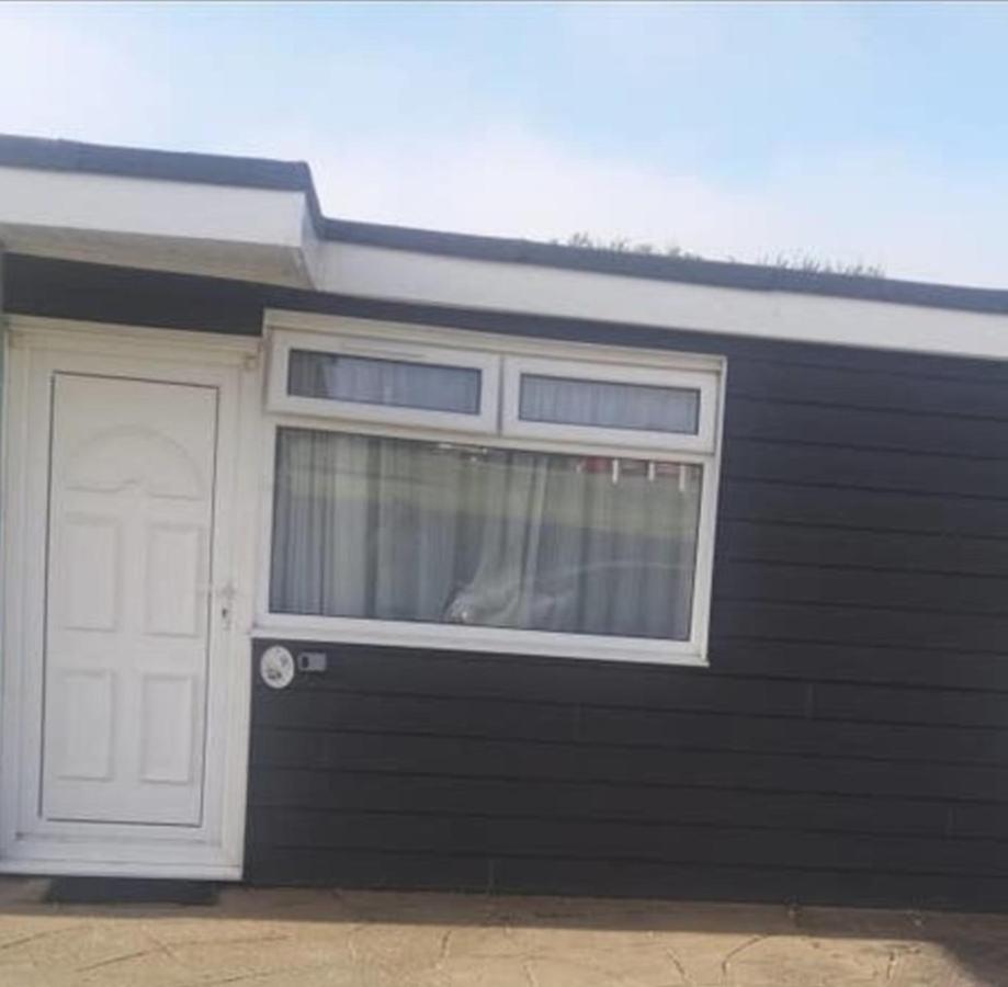 2 Bedroom Chalet Near The Beach Brading Zewnętrze zdjęcie